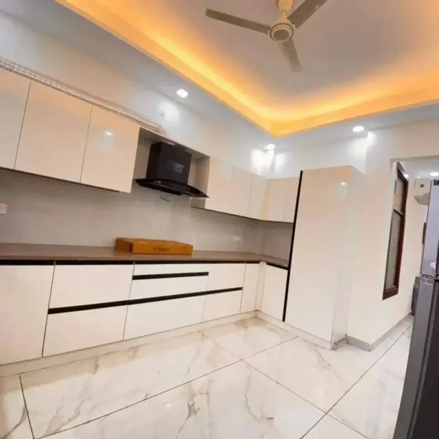 Sector 57, Gurugram | Fully furnished 3BHK builder floor | Lift & stilt parking | ₹90,000/month | 15 days brokerage — photo 3