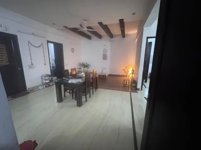Sector 40: Fully furnished 3 BHK, first floor — photo 4