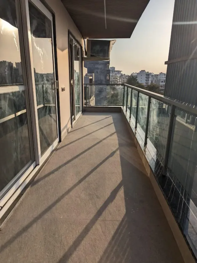 Fully furnished 3BHK with lift in Sector 57 — photo 1