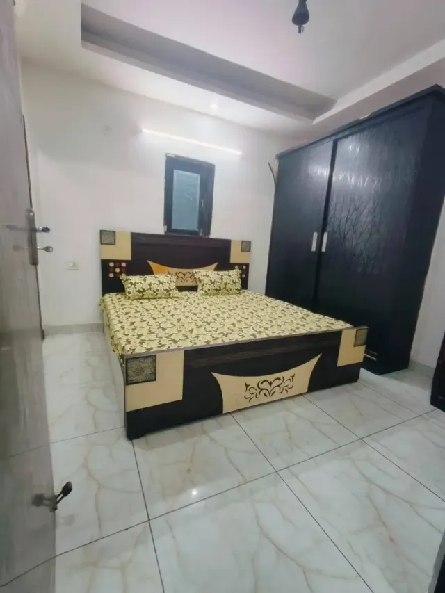Sushant Lok 1, Block C: Fully furnished 2 BHK, first floor — photo 2