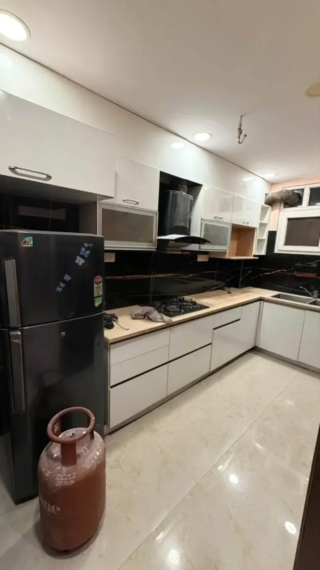 Sector 57 | Semi-furnished 3BHK with AC | ₹58,000/month | Lift & car parking — photo 1