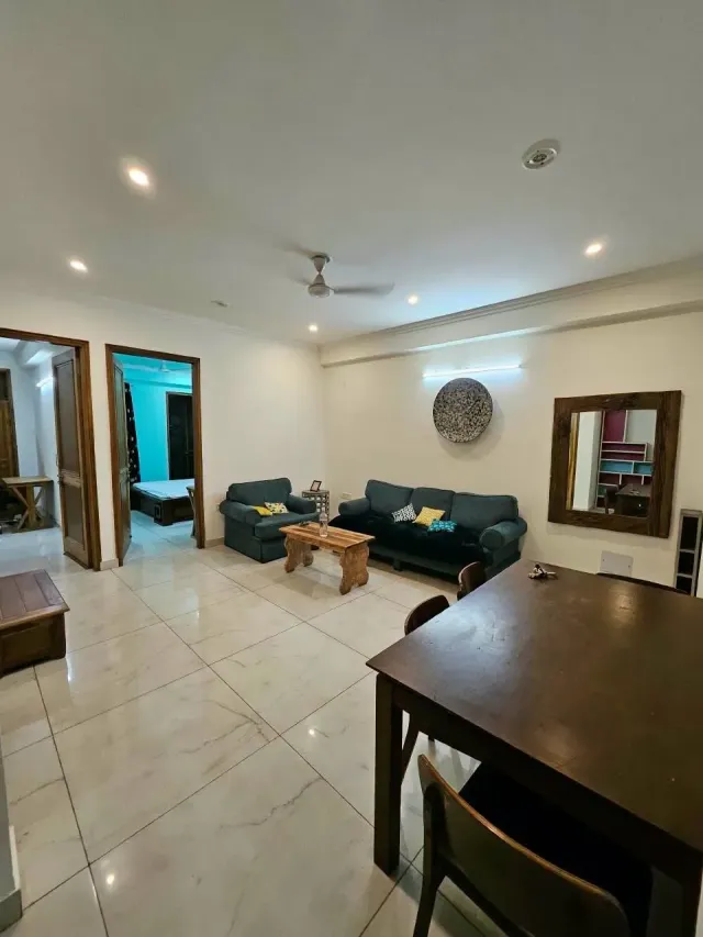 Sector 42: Fully furnished 3 BHK near Rapid Metro — photo 1