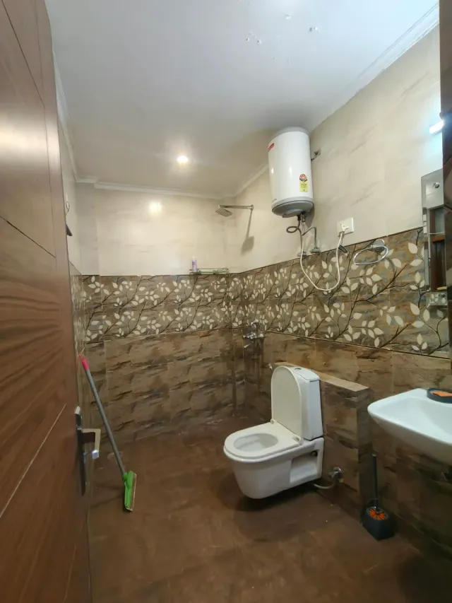 Sector 46: Fully furnished 3 BHK with 3 attached bathrooms — photo 6