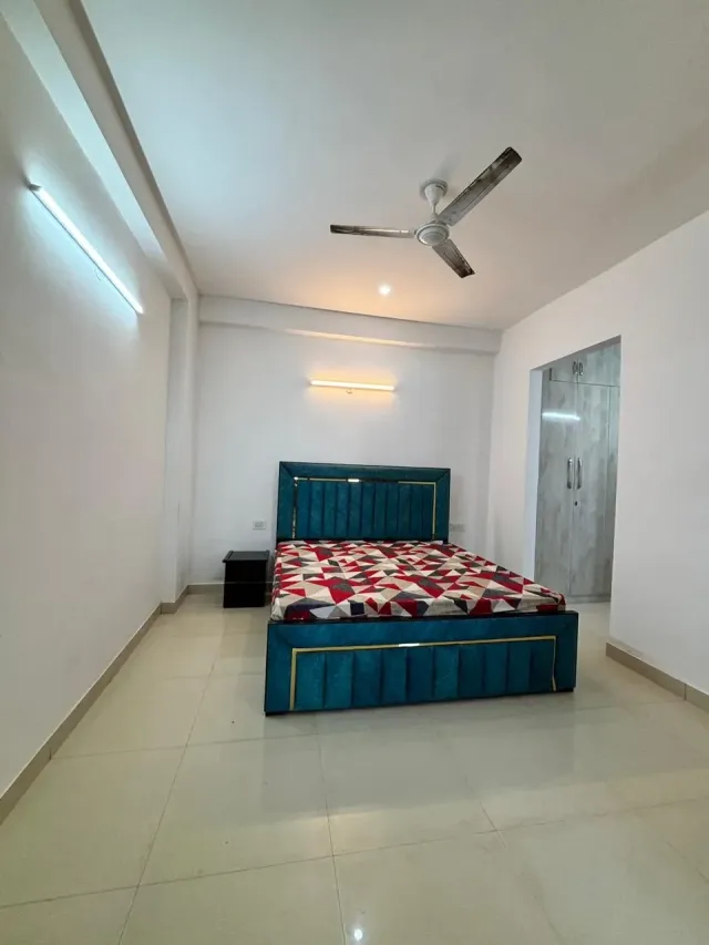 Sector 40 | Fully furnished 2BHK, second floor | ₹40,000 incl. maintenance | 15 days brokerage — photo 3