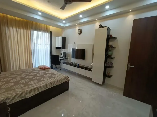Sector 40, Gurugram | Newly constructed semi-furnished 3BHK | ₹70,000 + maintenance | Families only — photo 10