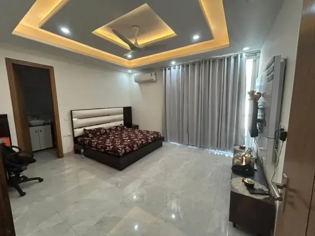 Sector 57, Gurugram | Fully furnished 4BHK with lift | ₹95,000/month | 15 days brokerage — photo 1