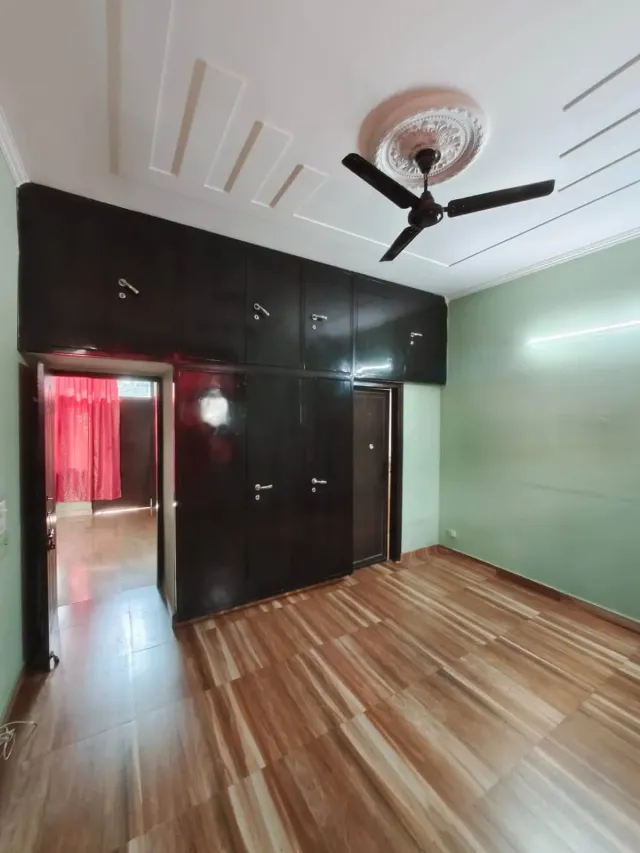 Sector 40 | Semi-furnished 2BHK | ₹38,000/month | Car parking — photo 6
