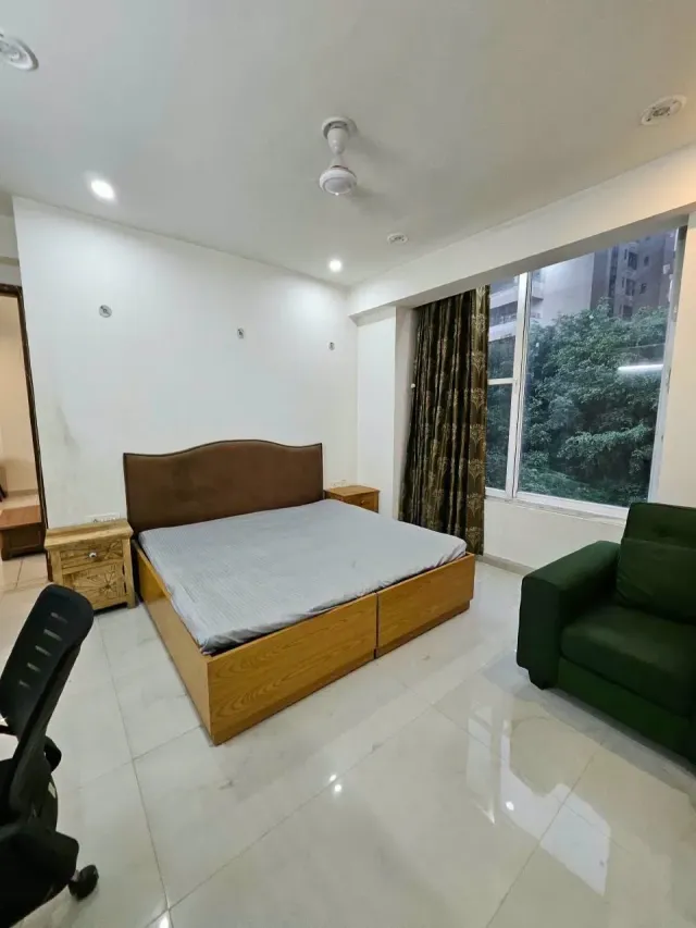 Sector 42: Fully furnished 3 BHK near Rapid Metro — photo 6