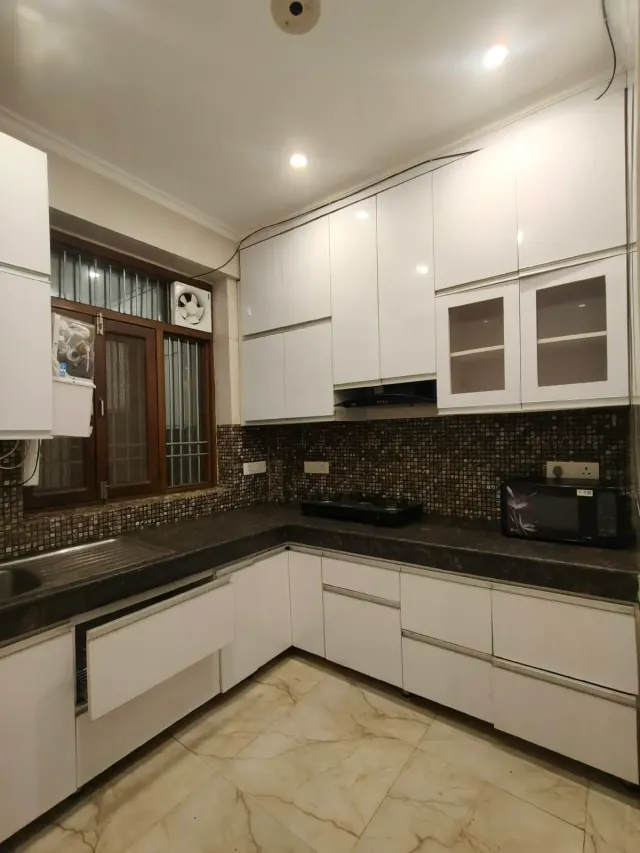 Sector 46: Fully furnished 3 BHK with 3 attached bathrooms — photo 18
