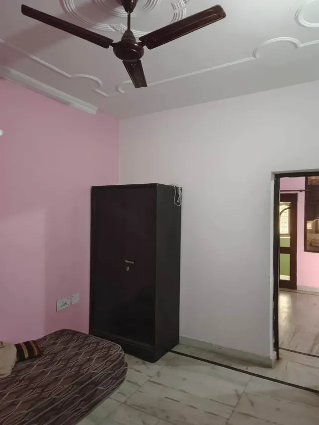 Sector 40 | Semi-furnished 2BHK | ₹38,000/month | Car parking — photo 4