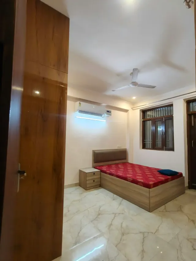 Sector 46: Fully furnished 3 BHK with 3 attached bathrooms — photo 5