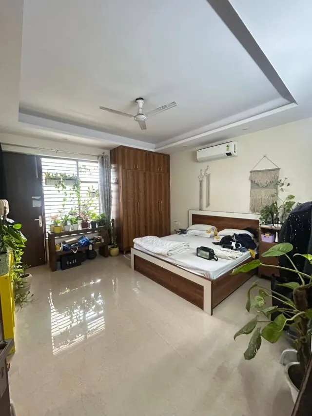 Semi-furnished 3BHK with lift and parking in Sector 47 — photo 3