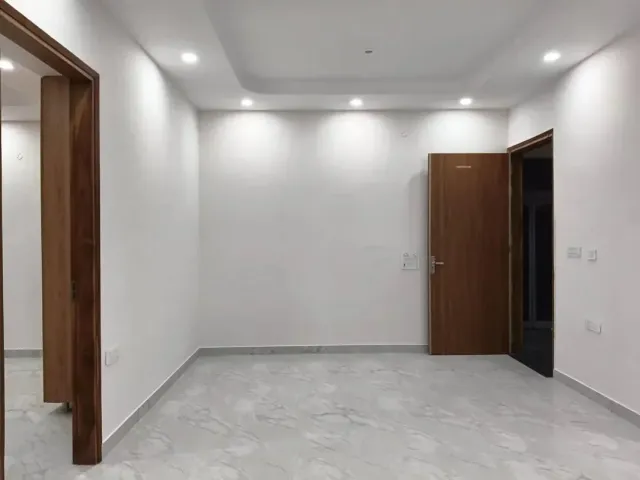 Near Subhash chowk sector 47 3BHK newly constructed. 50k rent ,more then semi furnished covered parking — photo 4