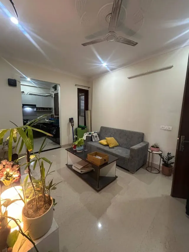 Semi-furnished 3BHK with lift and parking in Sector 47 — photo 2