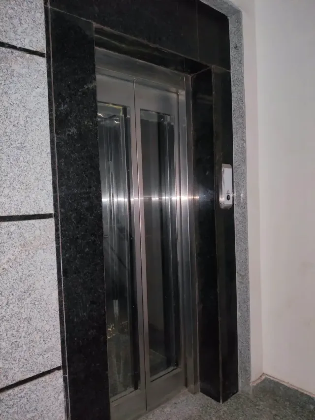 Sector 46: Fully furnished 3 BHK with 3 attached bathrooms — photo 1