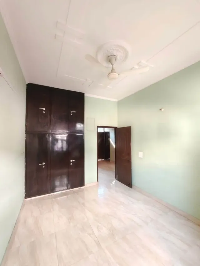 Sector 40 | Semi-furnished 2BHK | ₹38,000/month | Car parking — photo 7