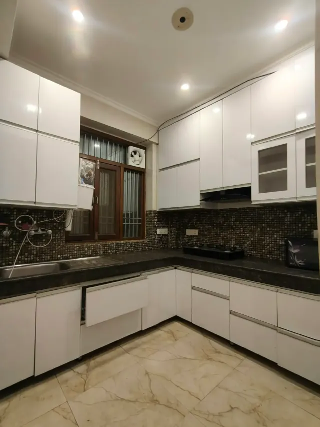 Sector 46: Fully furnished 3 BHK with 3 attached bathrooms — photo 19