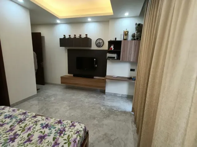 Sector 40, Gurugram | Newly constructed semi-furnished 3BHK | ₹70,000 + maintenance | Families only — photo 3