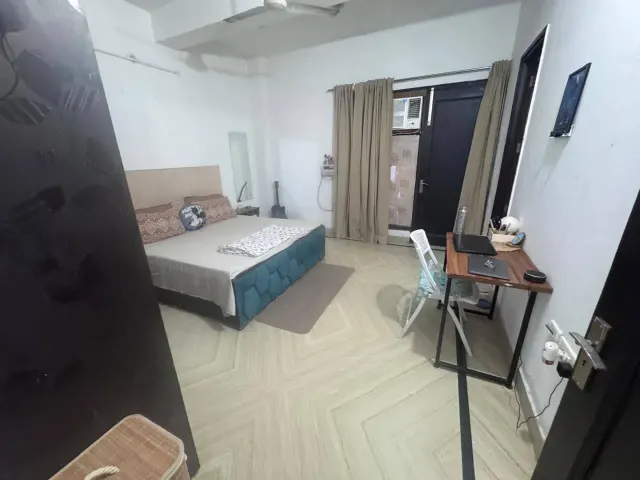 Sector 40: Fully furnished 3 BHK, first floor — photo 9
