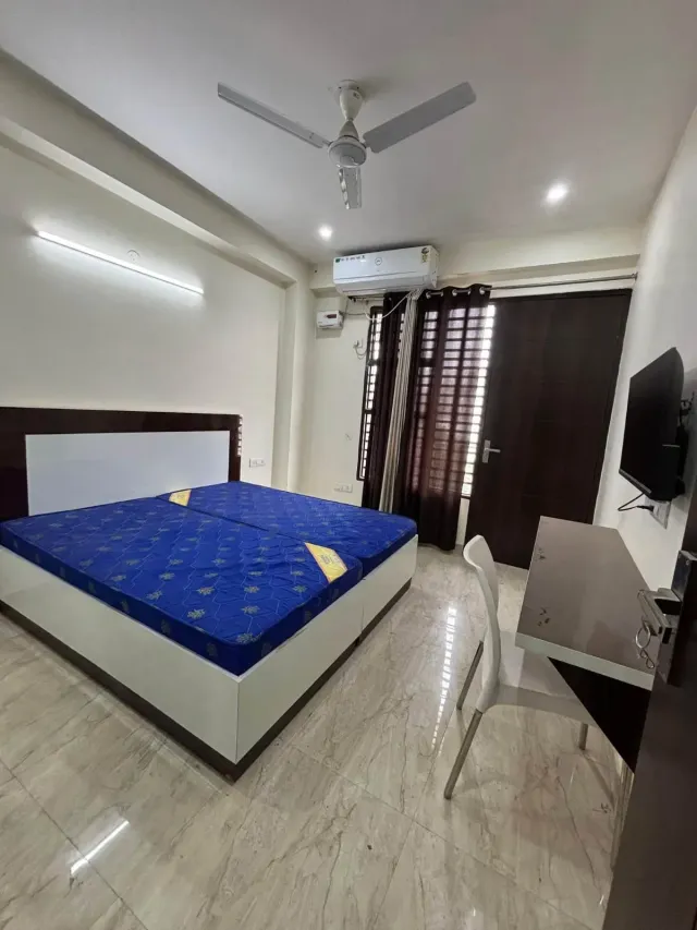 Sector 51 | Fully furnished 2BHK | ₹45,000/month | Car parking — photo 4
