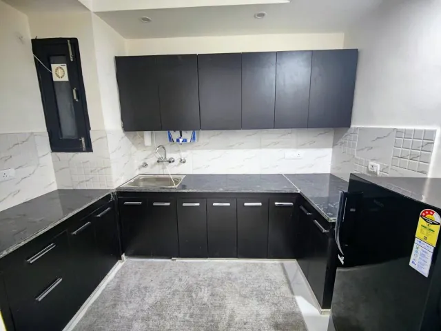 Fully furnished 1BHK in Sector 57 — photo 2