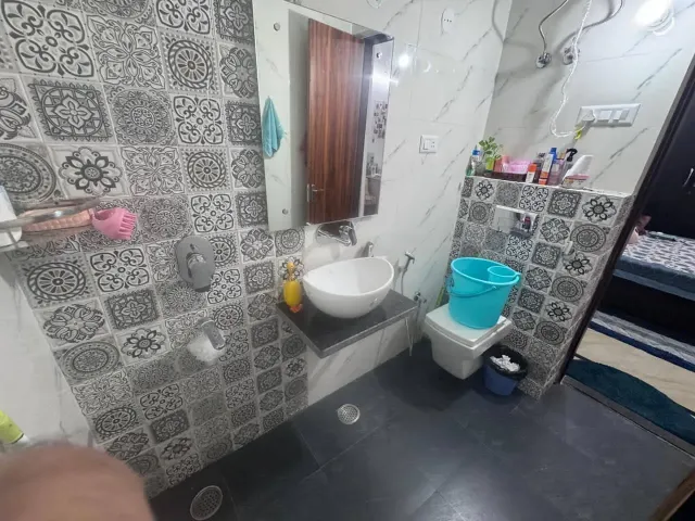 Sector 40: Fully furnished 3 BHK, first floor — photo 12