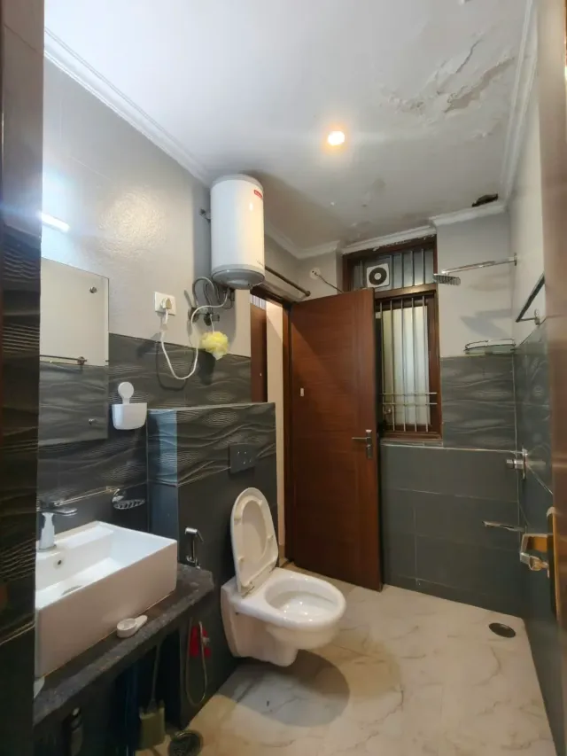 Sector 46: Fully furnished 3 BHK with 3 attached bathrooms — photo 4