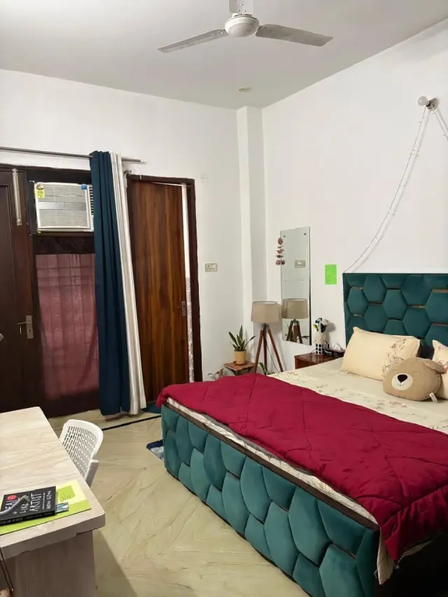 Sector 40: Fully furnished 3 BHK, first floor — photo 2